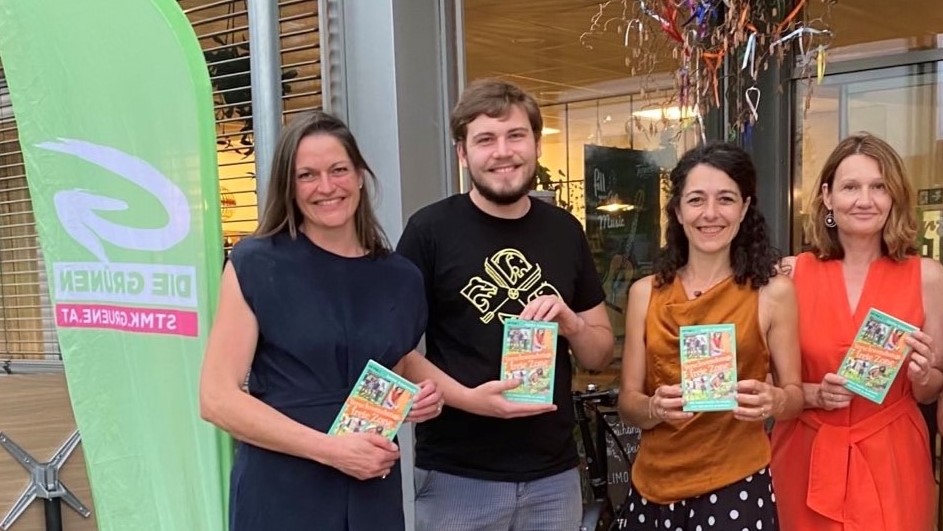 Zu sehen sind: Teilnehmer:innen bei einem Stammtisch der Grünen in Stattegg